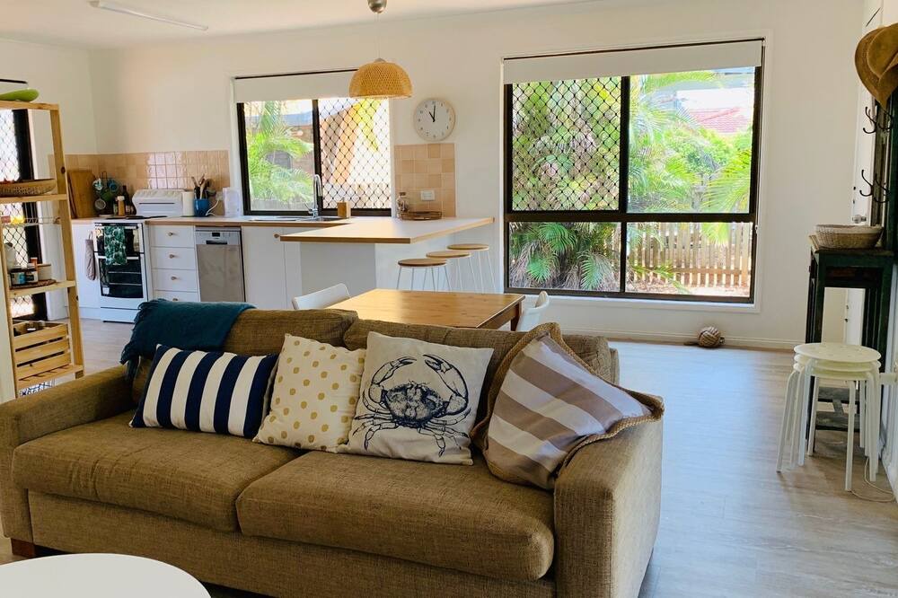 Photo of Livingroom in Elliott Heads