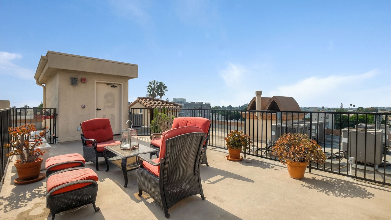 Photo of Outdoor in Sawtelle
