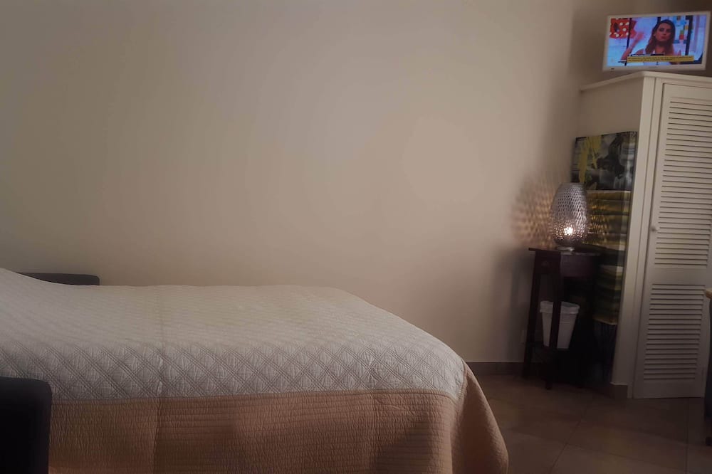Photo of Bedroom in La Rousse