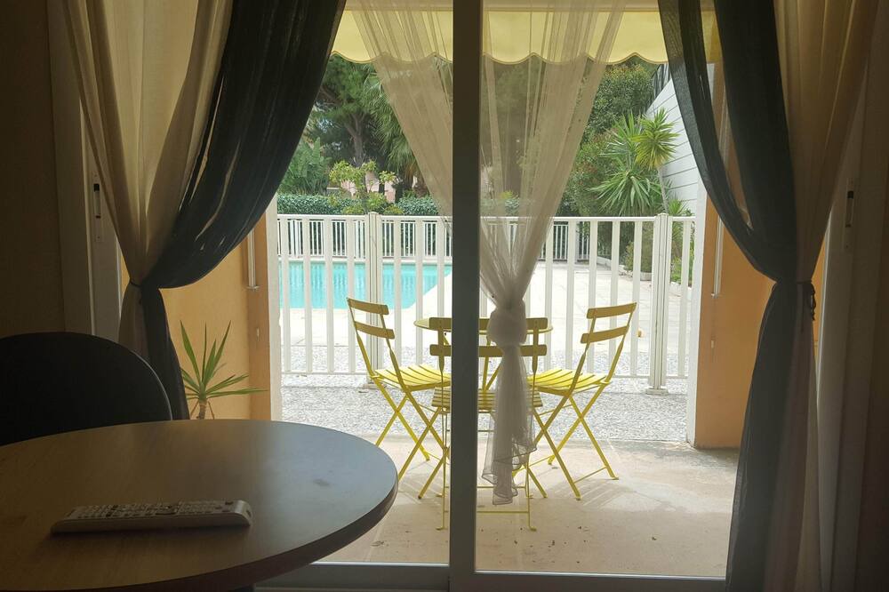 Photo of Livingroom in La Rousse