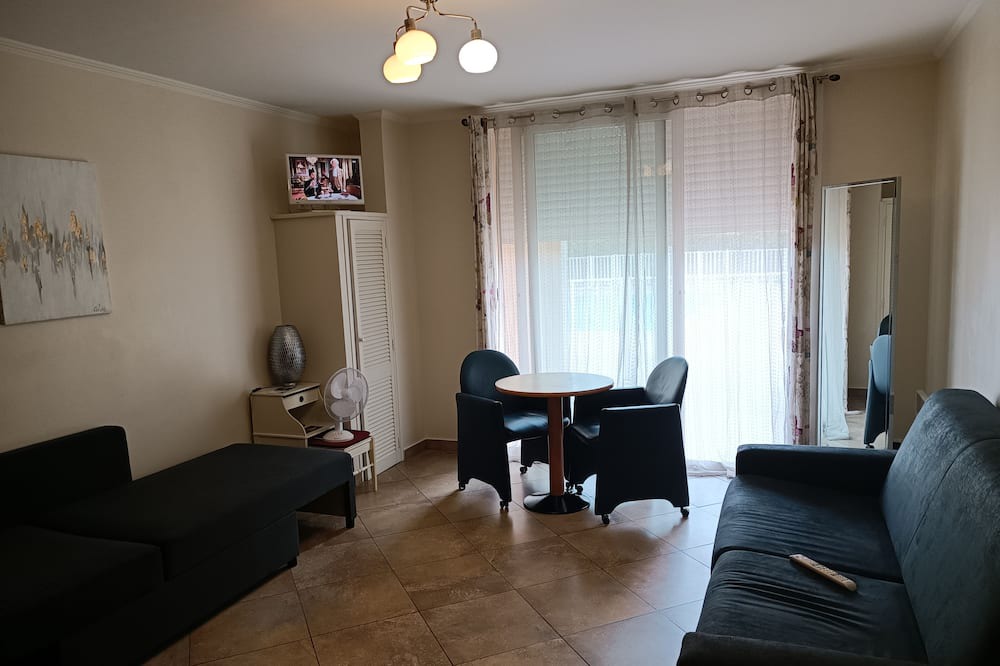Photo of Livingroom in La Rousse