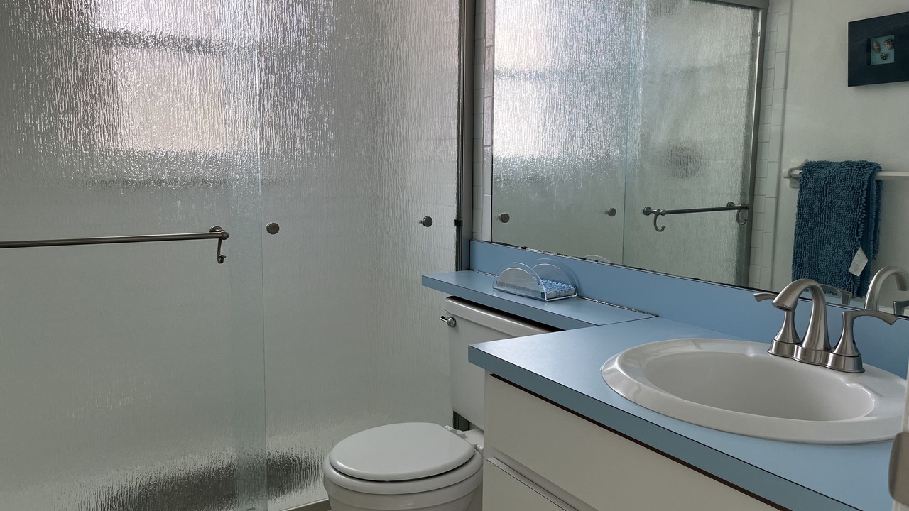 Photo of Bathroom in Golden Beach