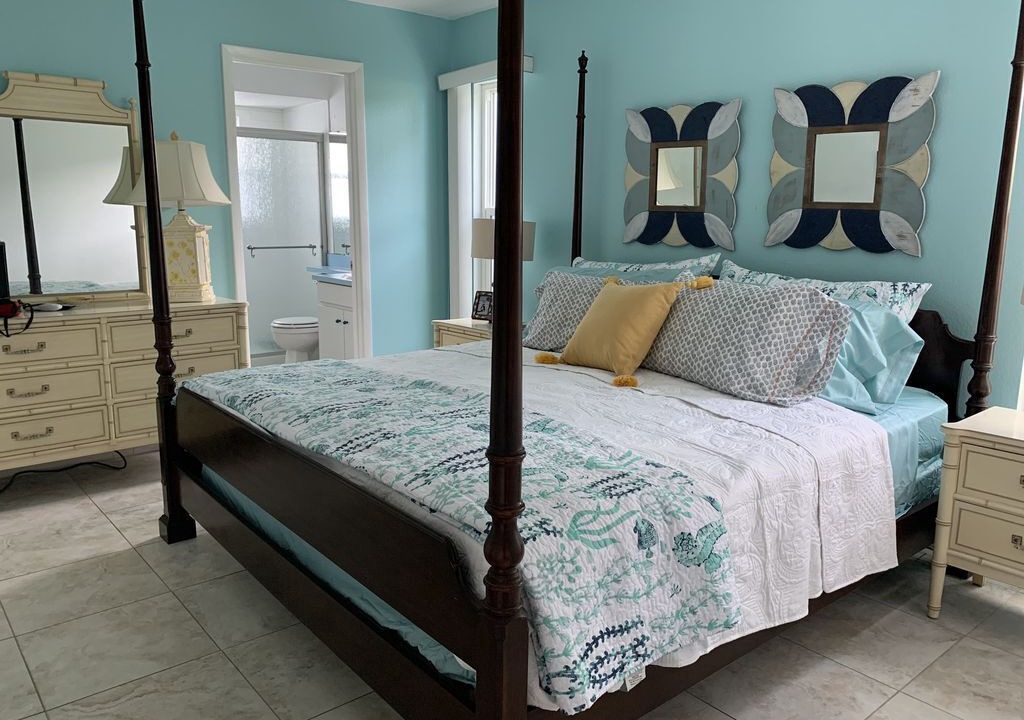 Photo of Bedroom in Golden Beach