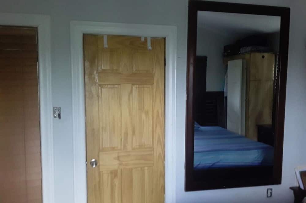 Photo of Bedroom in Farmer's Hill