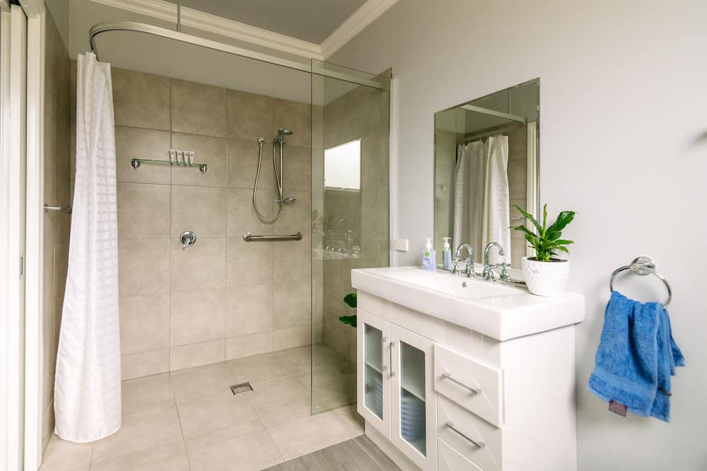 Photo of Bathroom in Longlea