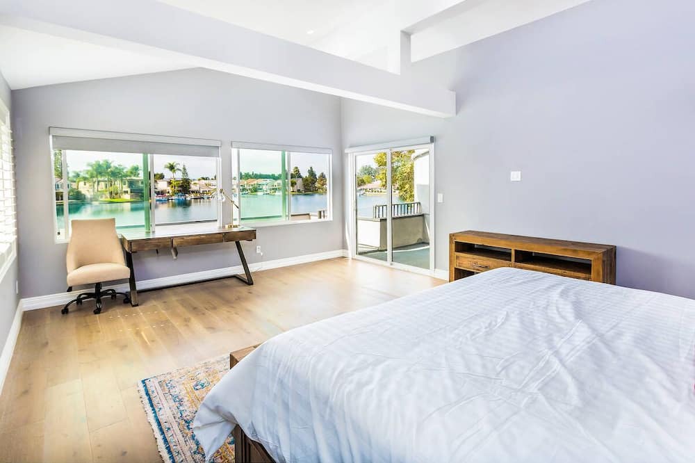 Photo of Bedroom in Lake Forest