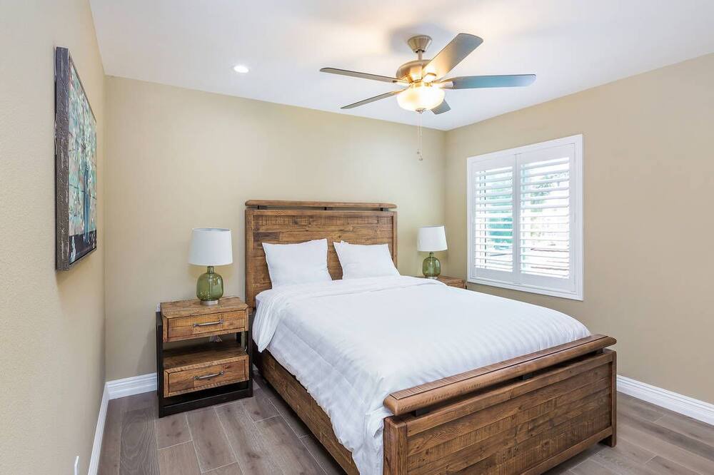 Photo of Bedroom in Lake Forest