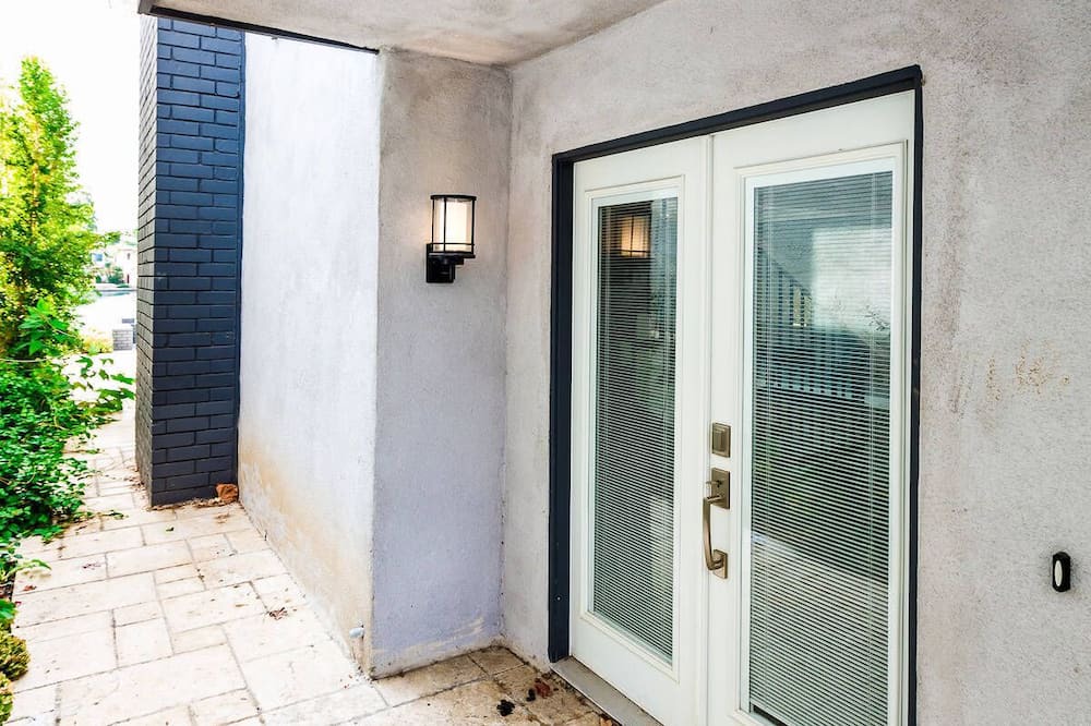 Photo of Patio Balcony in Lake Forest