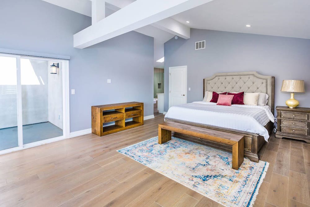 Photo of Bedroom in Lake Forest