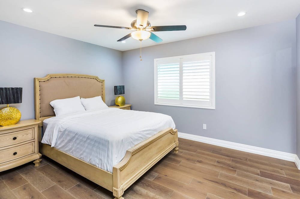 Photo of Bedroom in Lake Forest