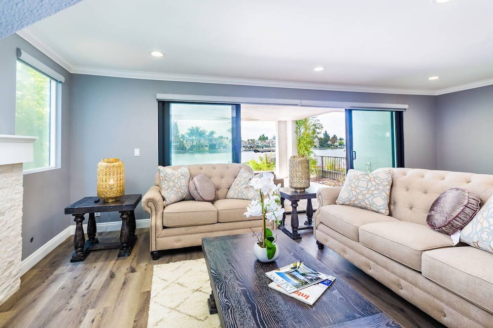 Photo of Livingroom in Lake Forest