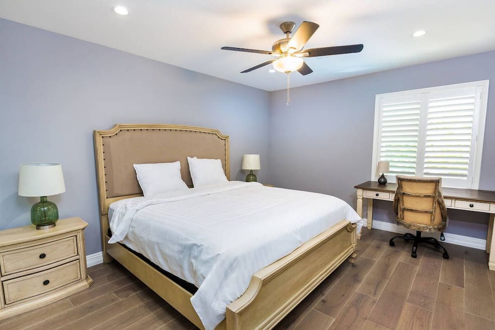 Photo of Bedroom in Lake Forest