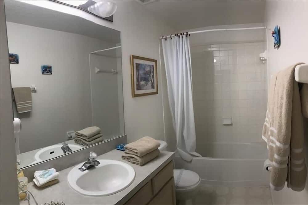 Photo of Bathroom in Thousand Oaks