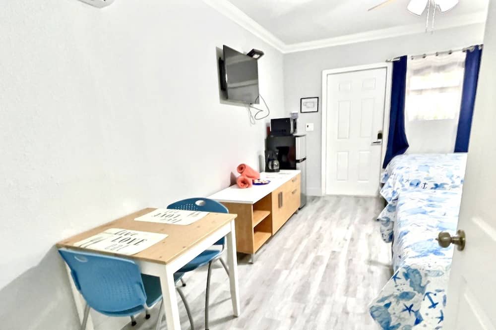 Photo of Bedroom in Coral Ridge