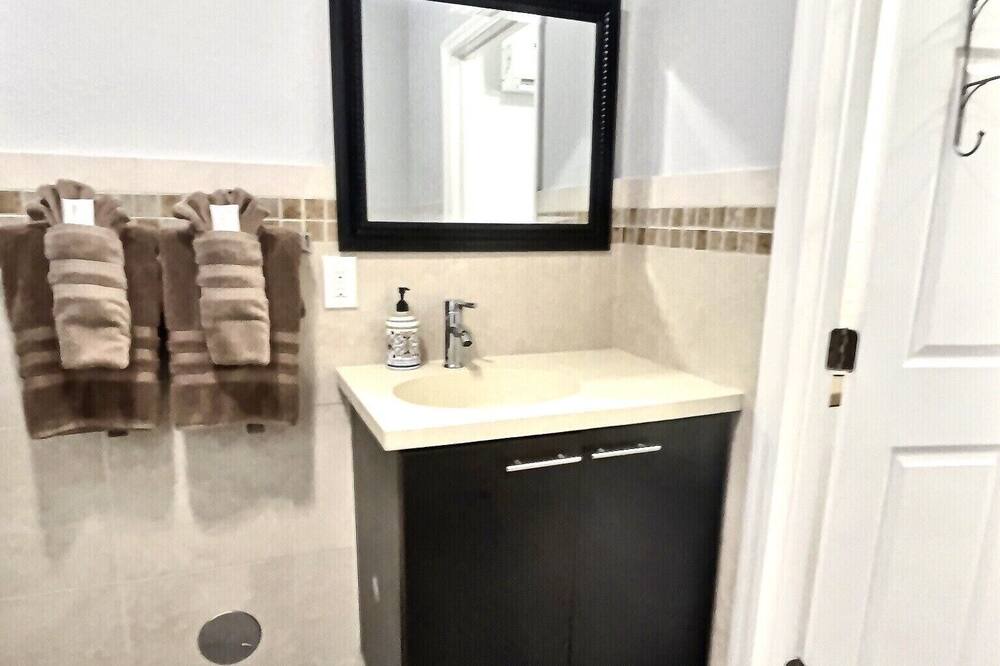 Photo of Bathroom in Coral Ridge