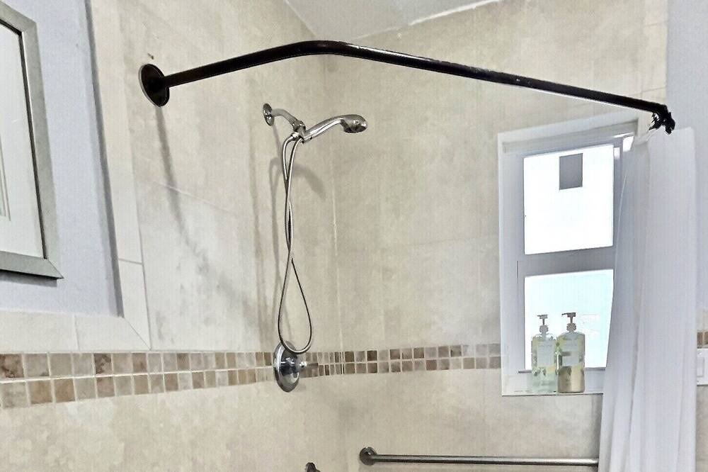Photo of Bathroom in Coral Ridge