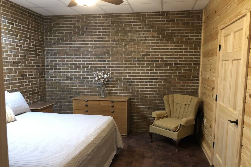 Photo of Bedroom in Troy