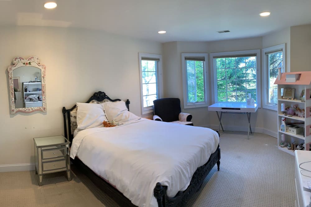 Photo of Bedroom in Tenafly