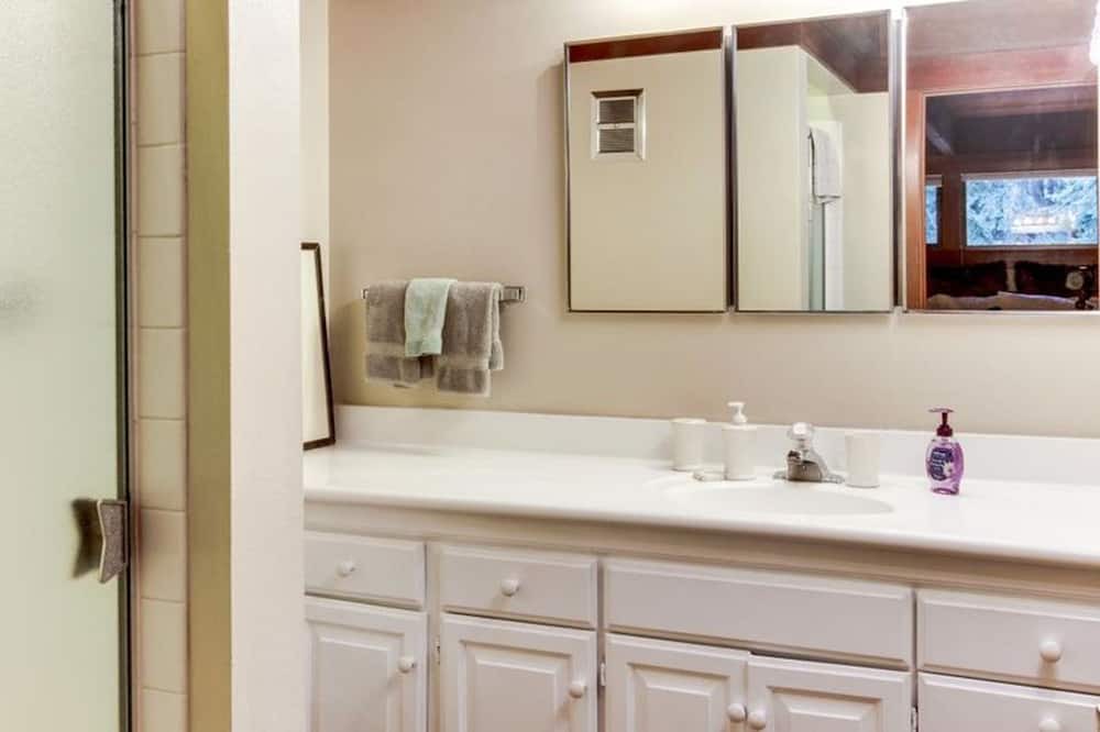 Photo of Bathroom in Tahoe Sierra Estates