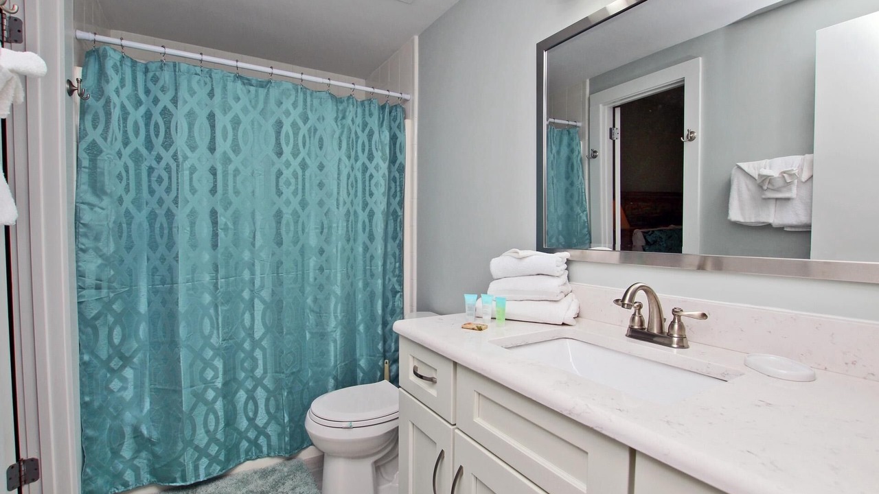 Photo of Bathroom in Orange Beach East