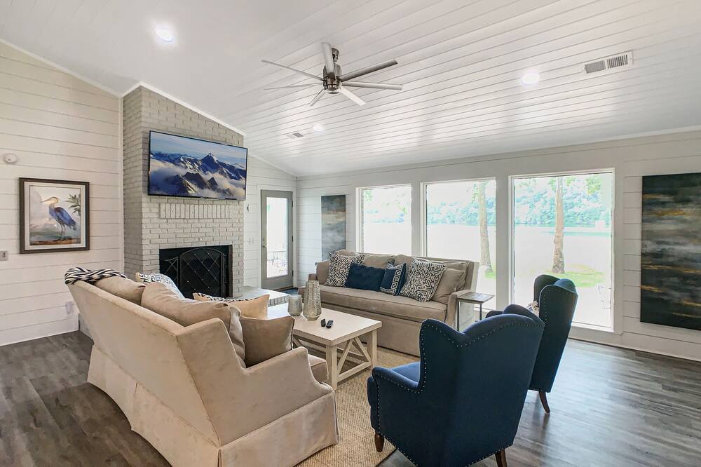 Photo of Livingroom in Northport