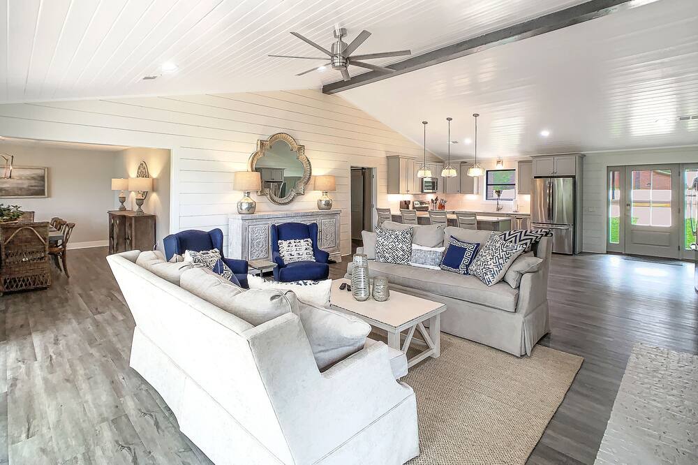 Photo of Livingroom in Northport