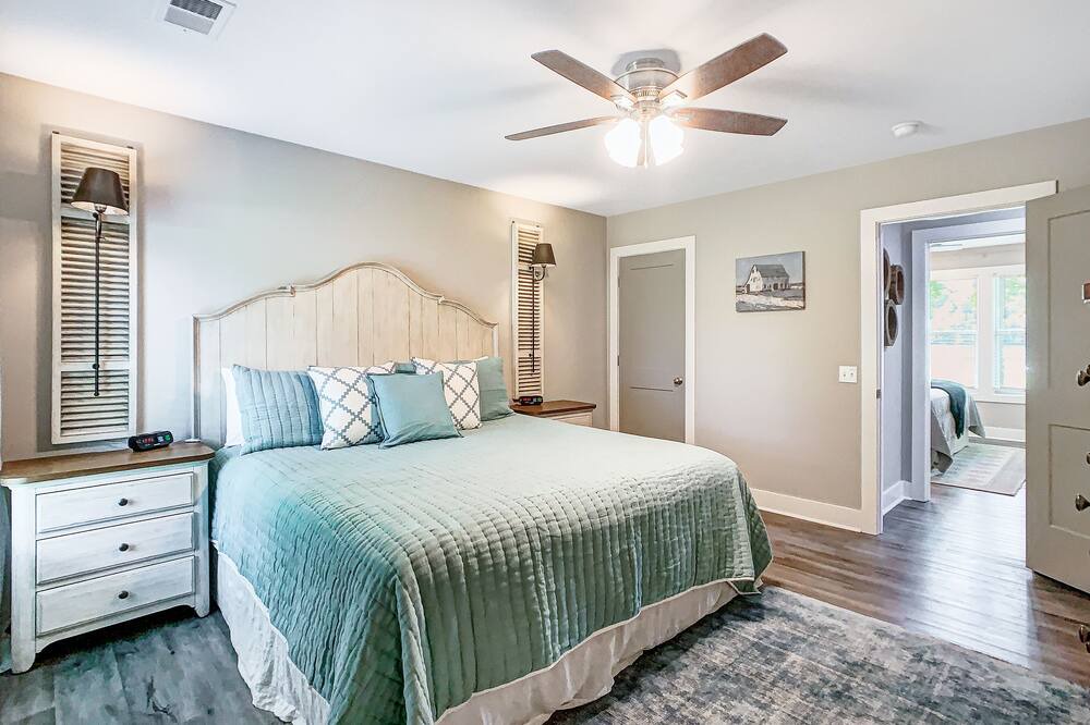 Photo of Bedroom in Northport