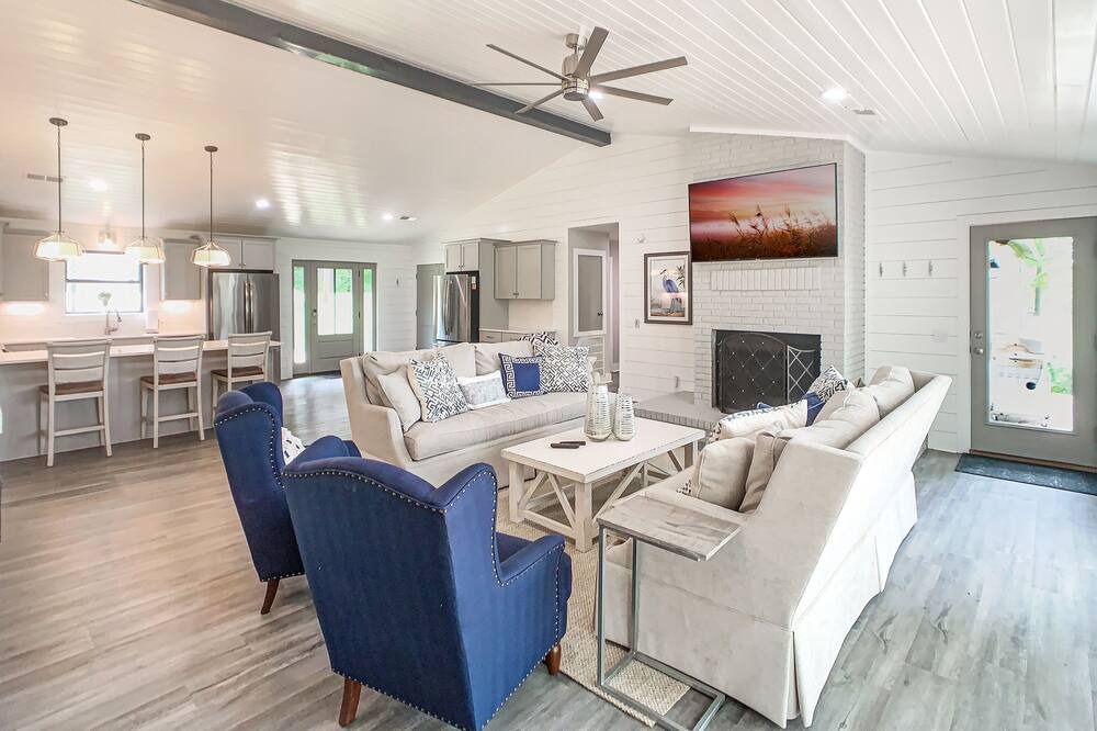 Photo of Livingroom in Northport