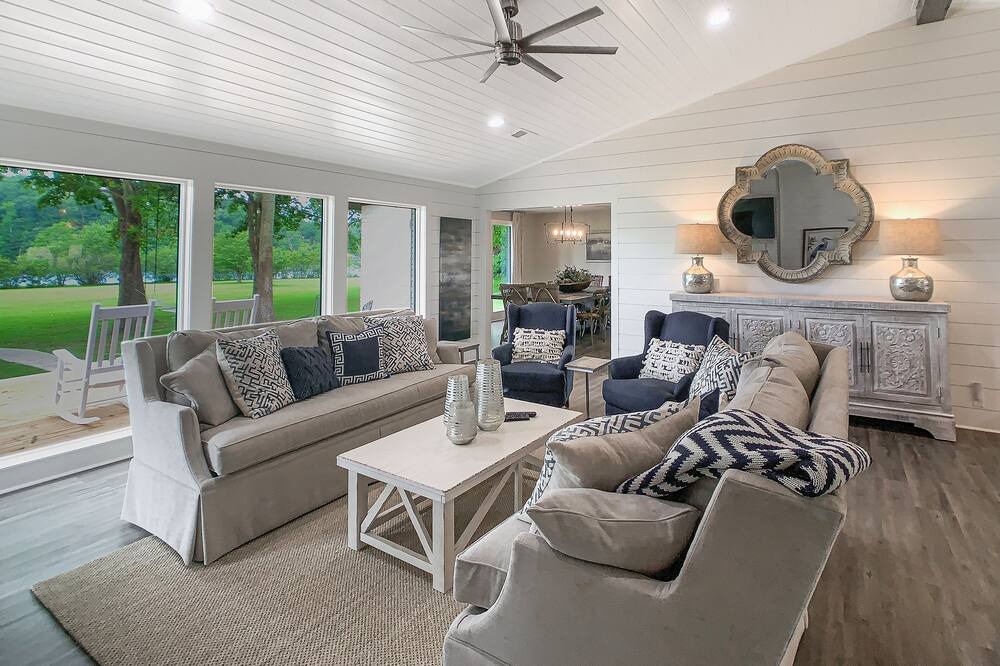 Photo of Livingroom in Northport