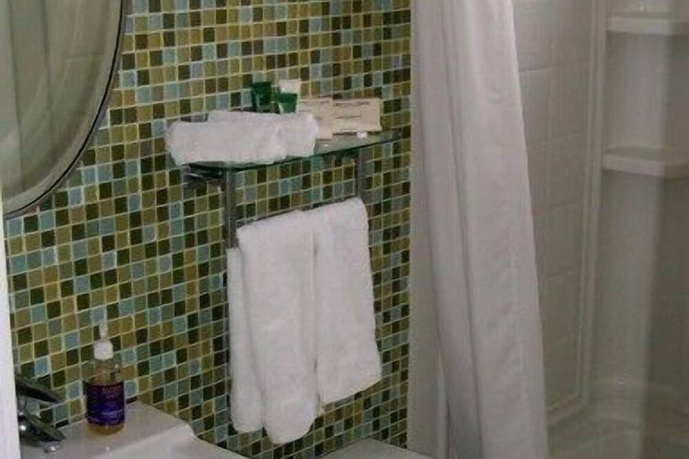 Photo of Bathroom in Los Feliz