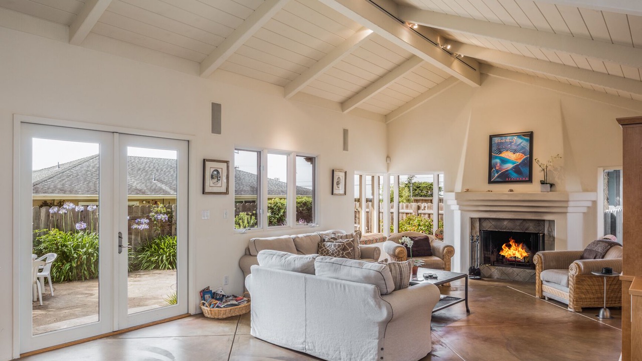 Photo of Livingroom in Pacific Grove