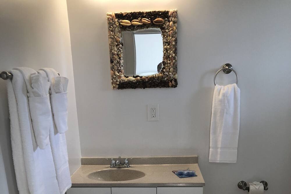 Photo of Bathroom in New Bight
