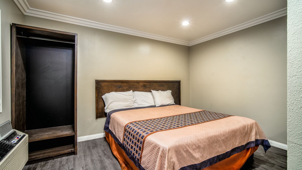 Photo of Bedroom in Downey