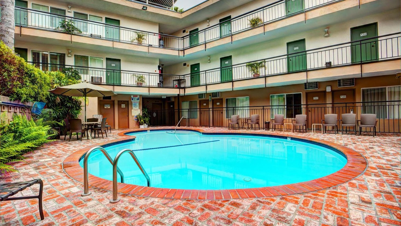 Photo of Outdoor in Greater Wilshire - Hancock Park
