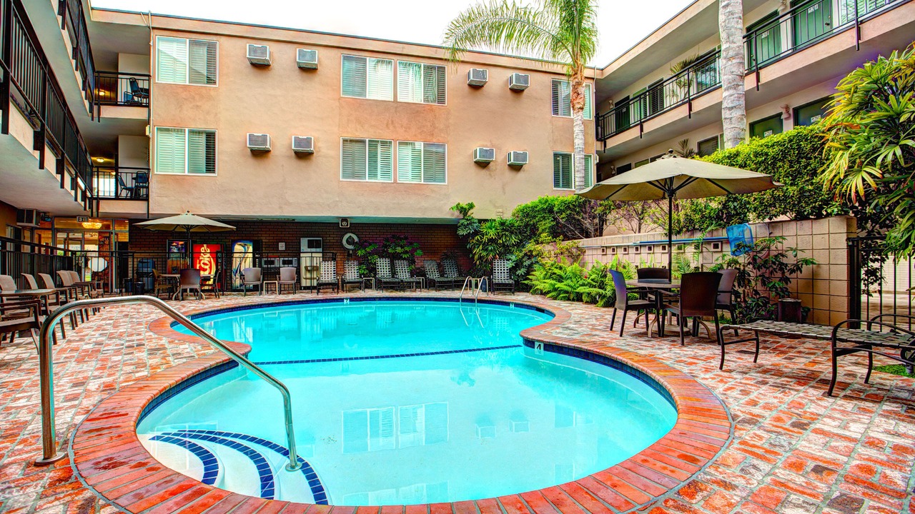 Photo of Outdoor in Greater Wilshire - Hancock Park