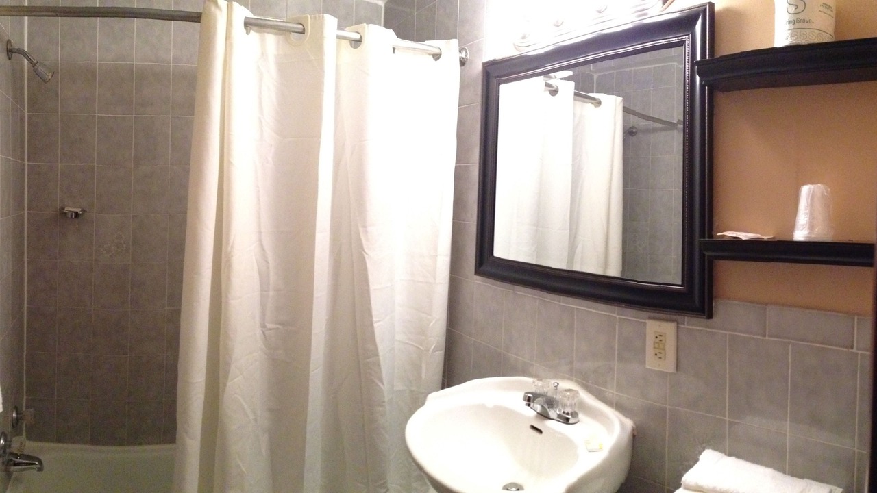 Photo of Bathroom in Niagara Falls