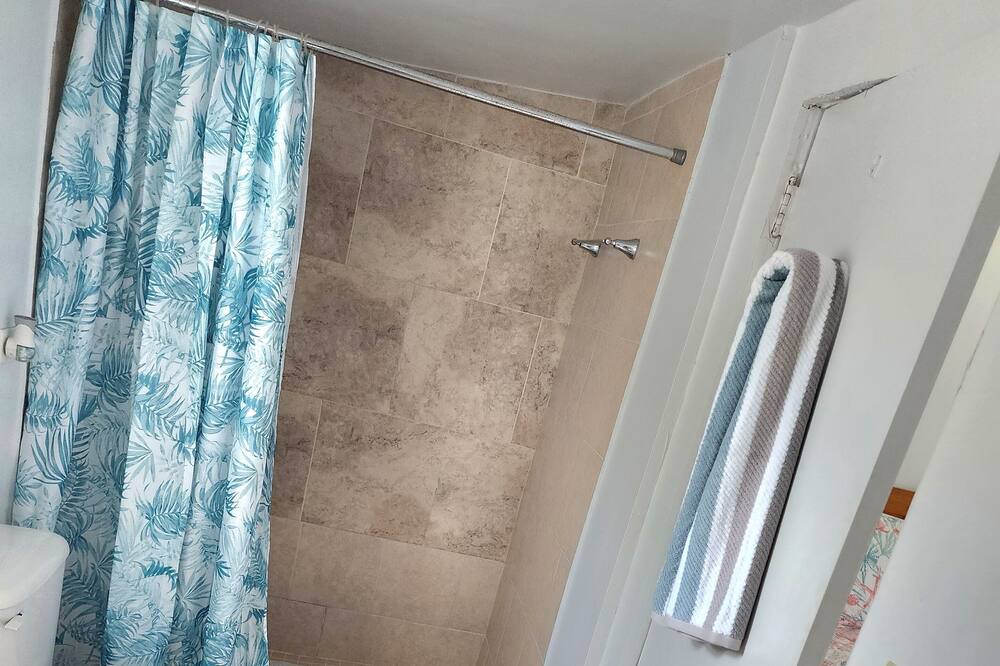 Photo of Bathroom in Rokers Point