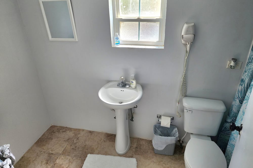 Photo of Bathroom in Rokers Point