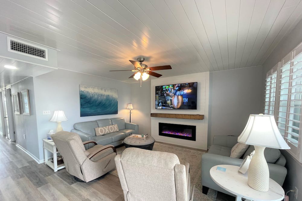 Photo of Livingroom in Orange Beach East
