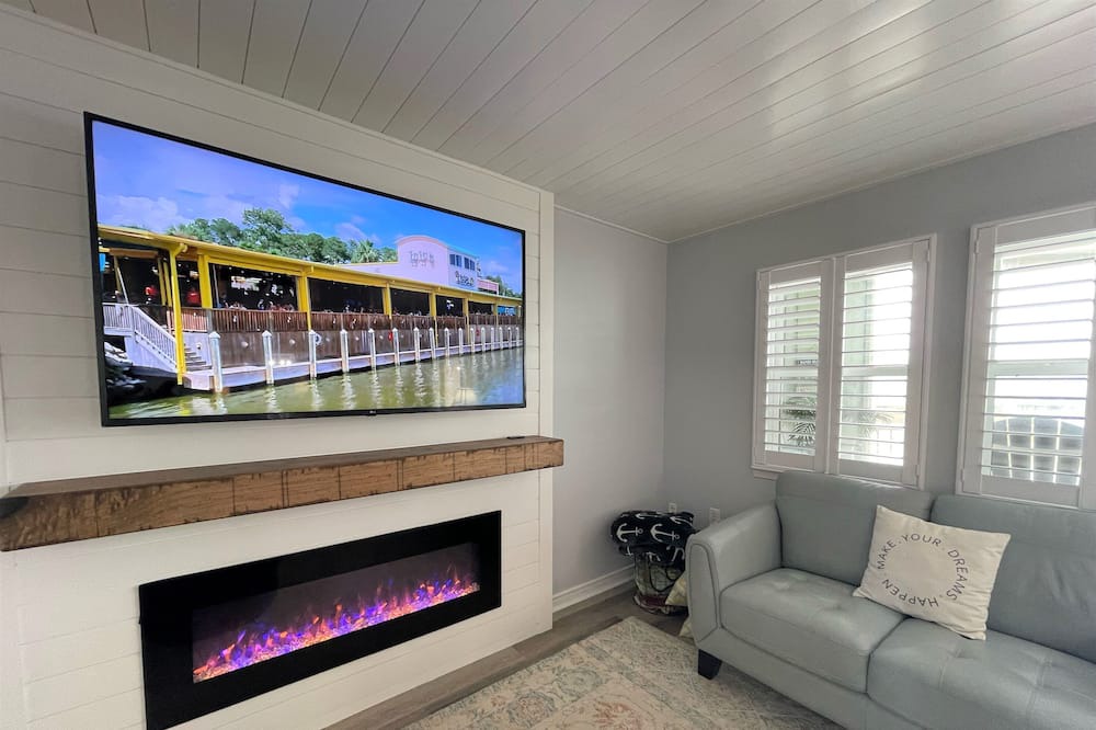 Photo of Livingroom in Orange Beach East