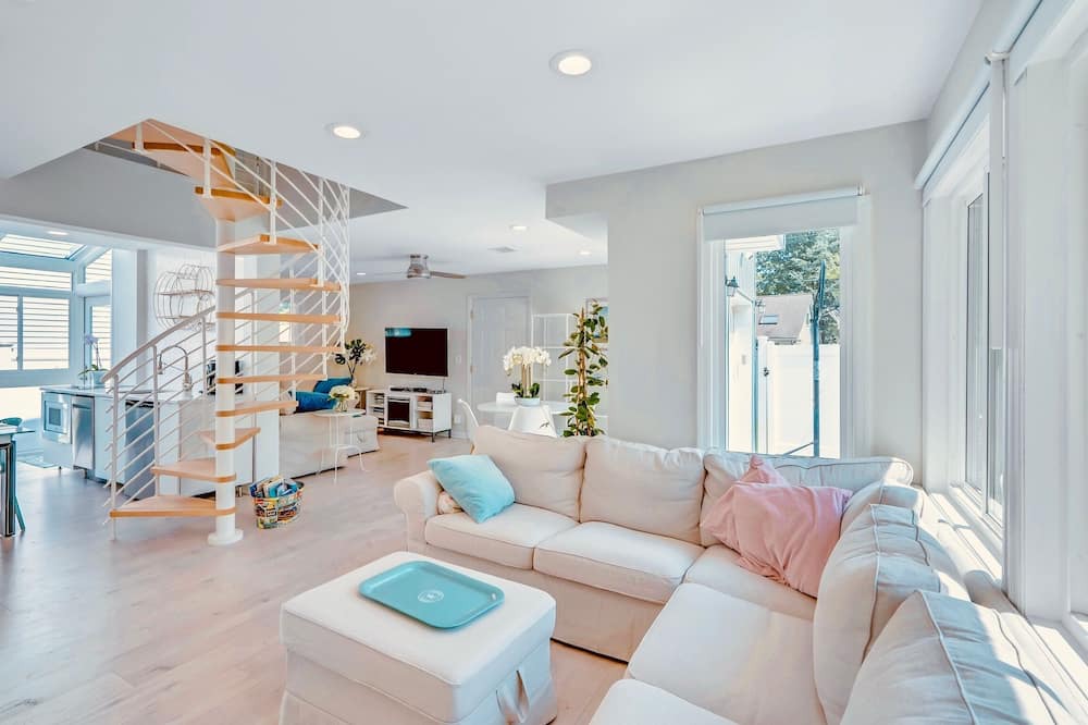 Photo of Livingroom in Bergenfield