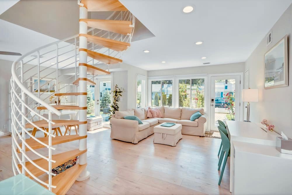 Photo of Livingroom in Bergenfield