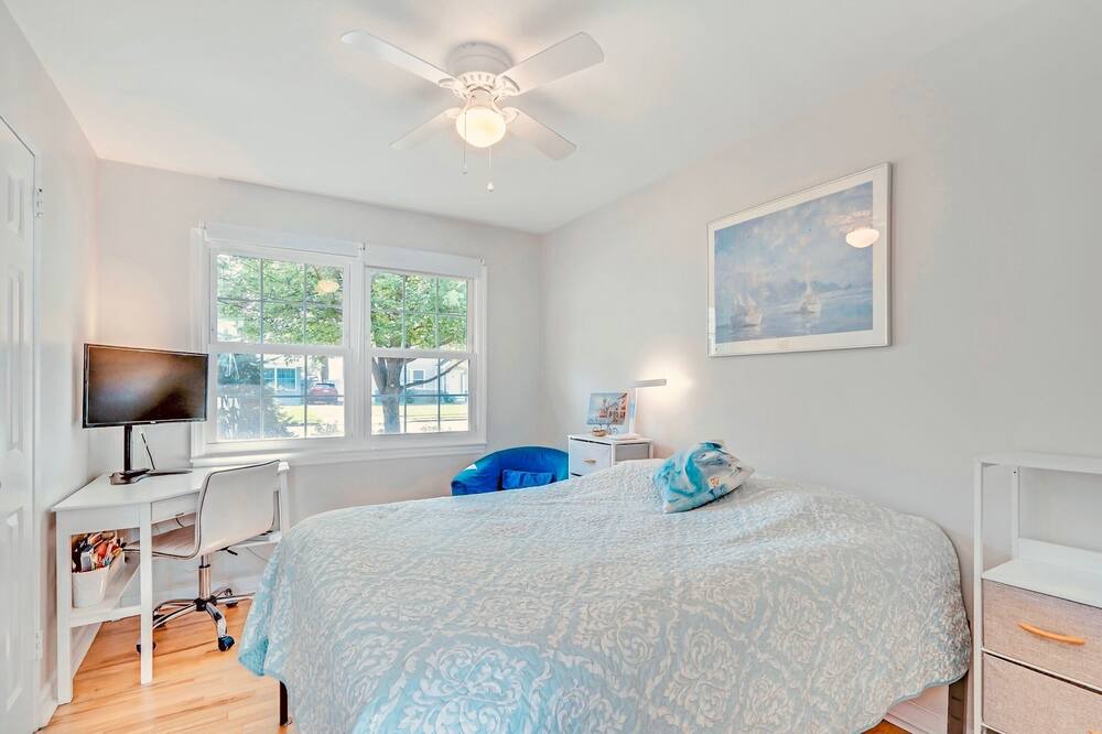 Photo of Bedroom in Bergenfield