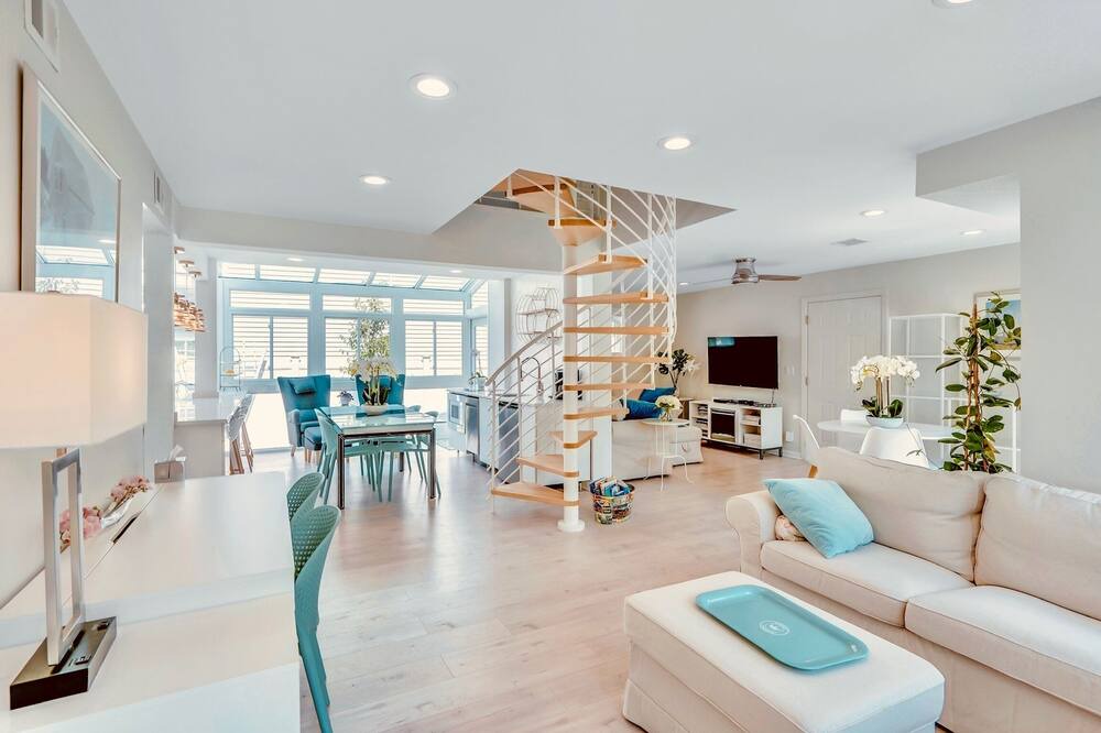 Photo of Livingroom in Bergenfield