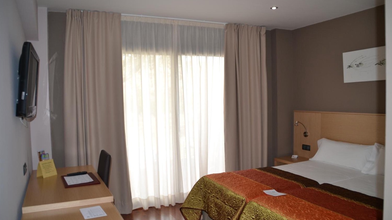 Photo of Bedroom in Flix