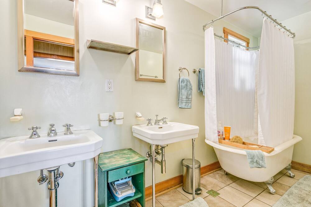 Photo of Bathroom in North Central