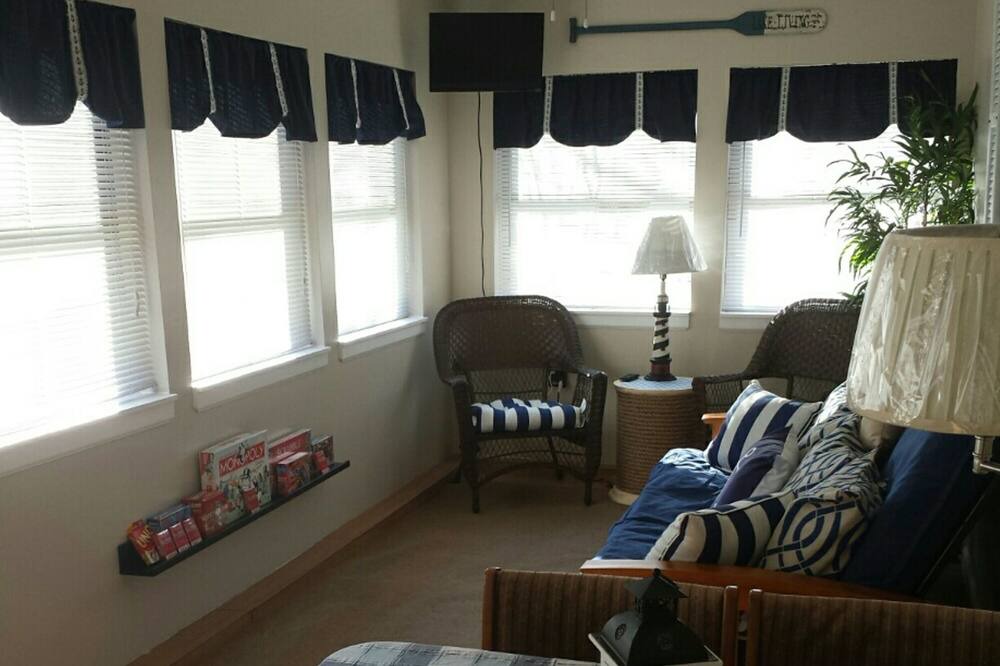 Photo of Livingroom in Pymatuning Central