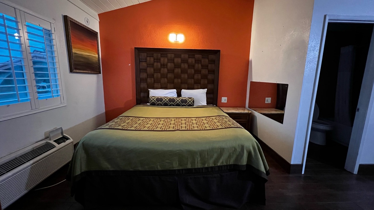 Photo of Bedroom in Orange