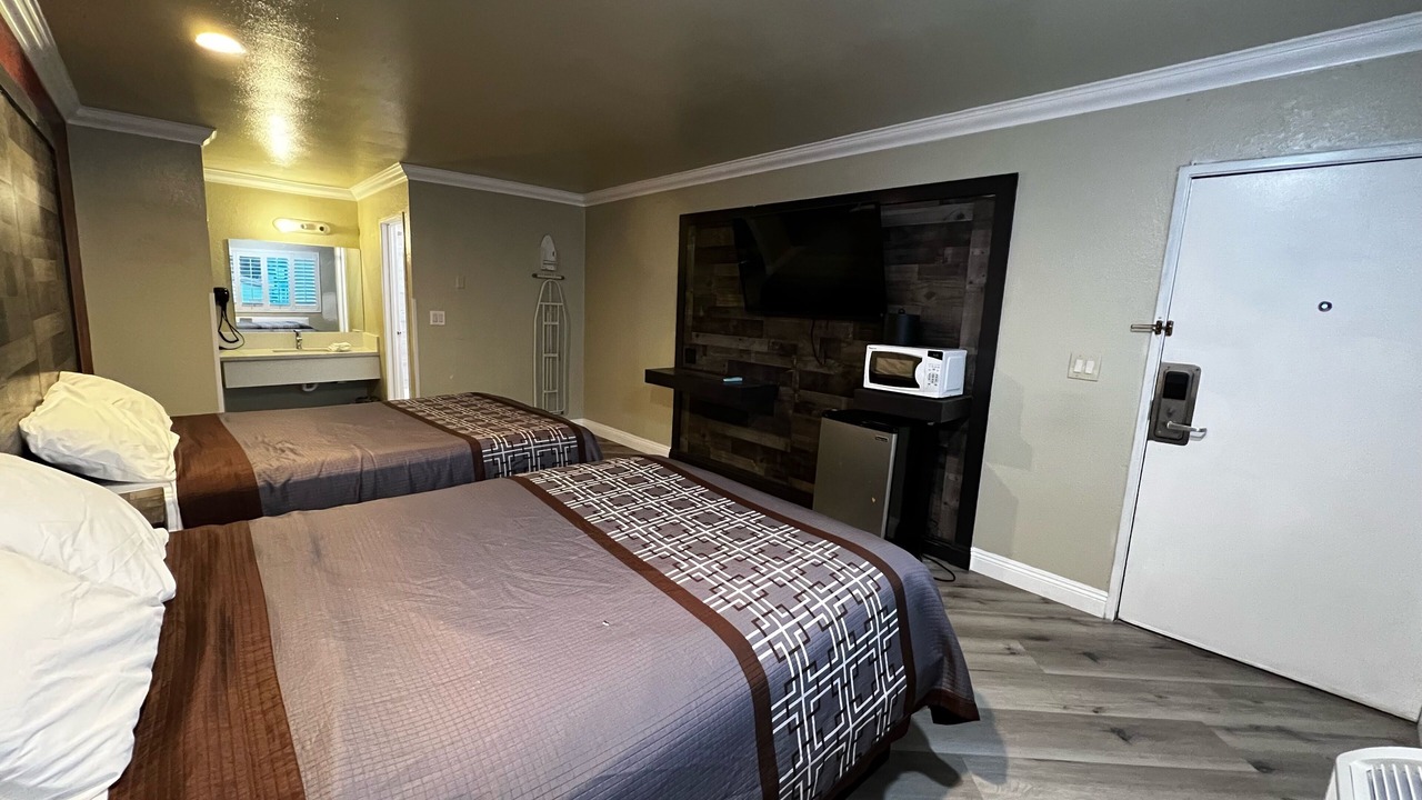 Photo of Bedroom in Orange