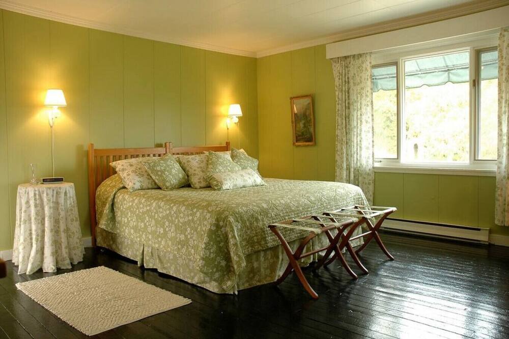 Photo of Bedroom in Pointe-au-Pic